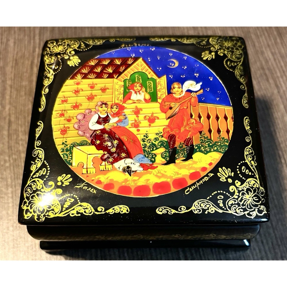 Black Laquer Russian   Trinket Box
